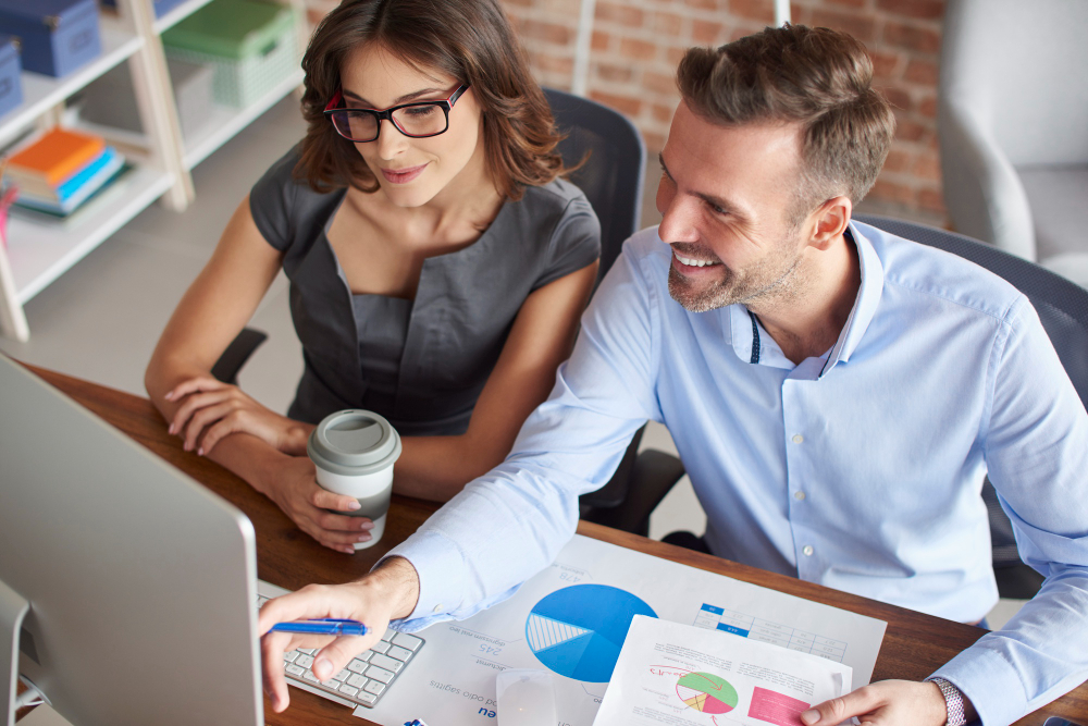Equipe trabalhando com Cloud Computing